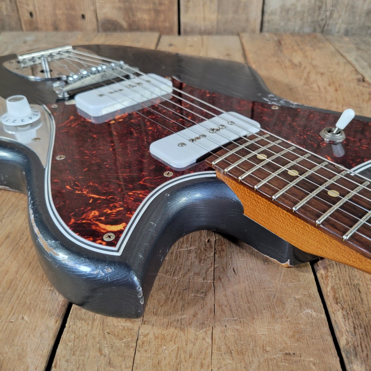 Novo Serus J 2022 - Mahar's Vintage Guitars