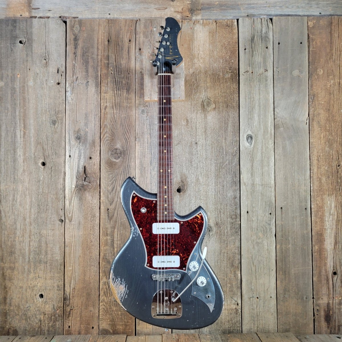 Novo Serus J 2022 - Mahar's Vintage Guitars