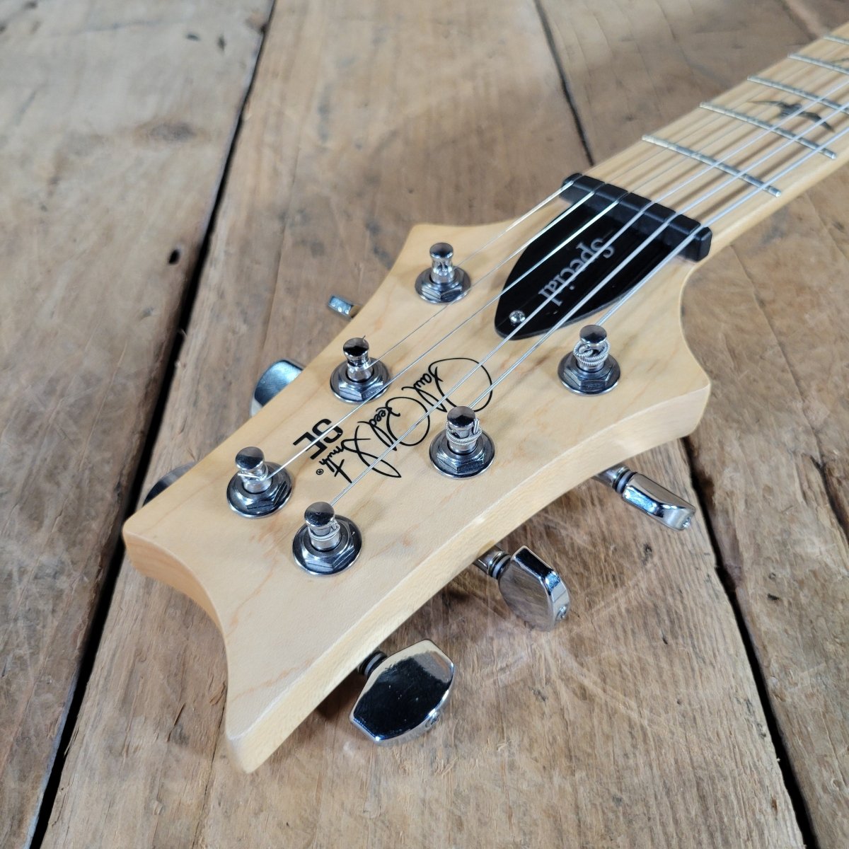PRS 2025 SE Swamp Ash Special Vintage Sunburst Near Mint - Mahar's Vintage Guitars