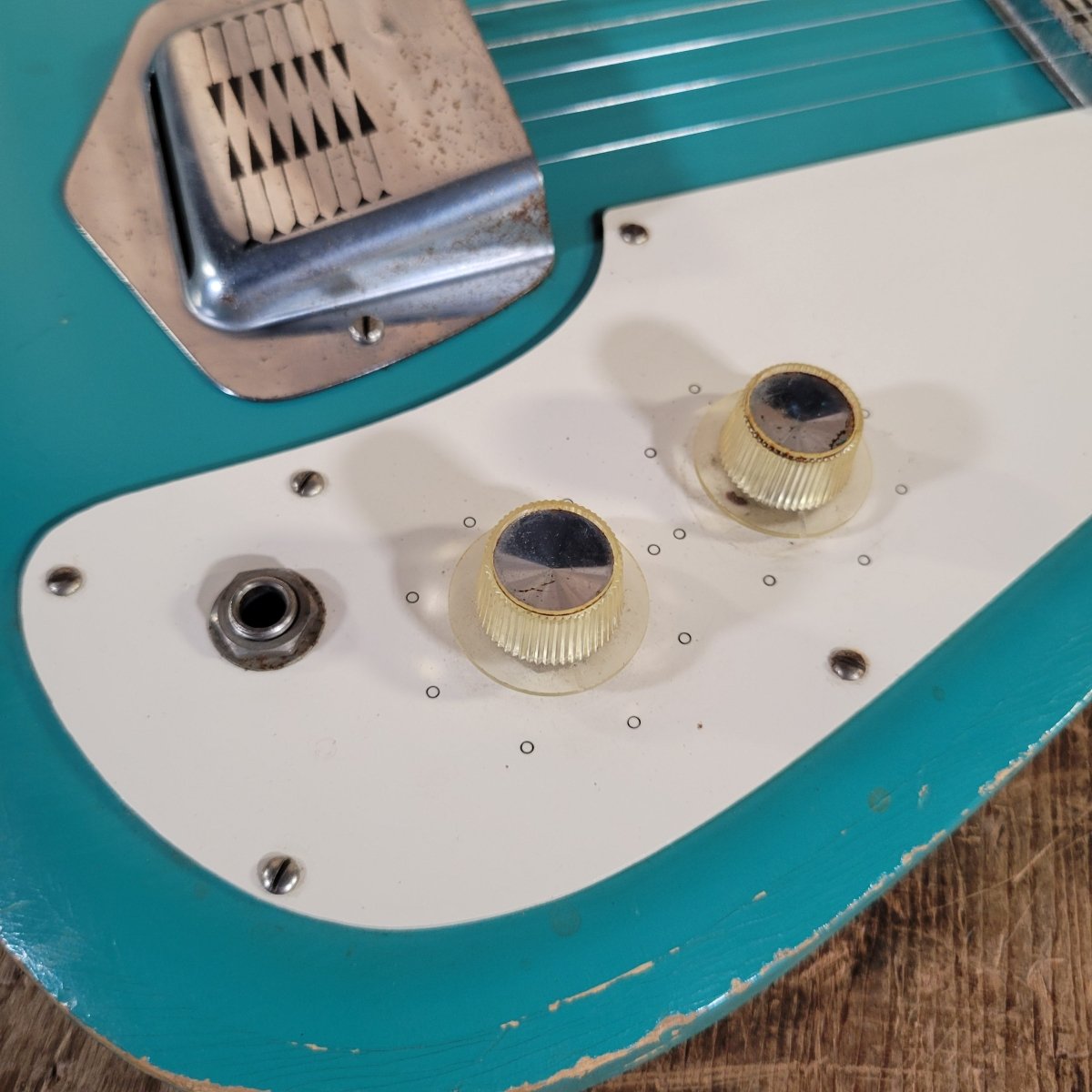 Silvertone 1413L Turquoise 1960s - Mahar's Vintage Guitars