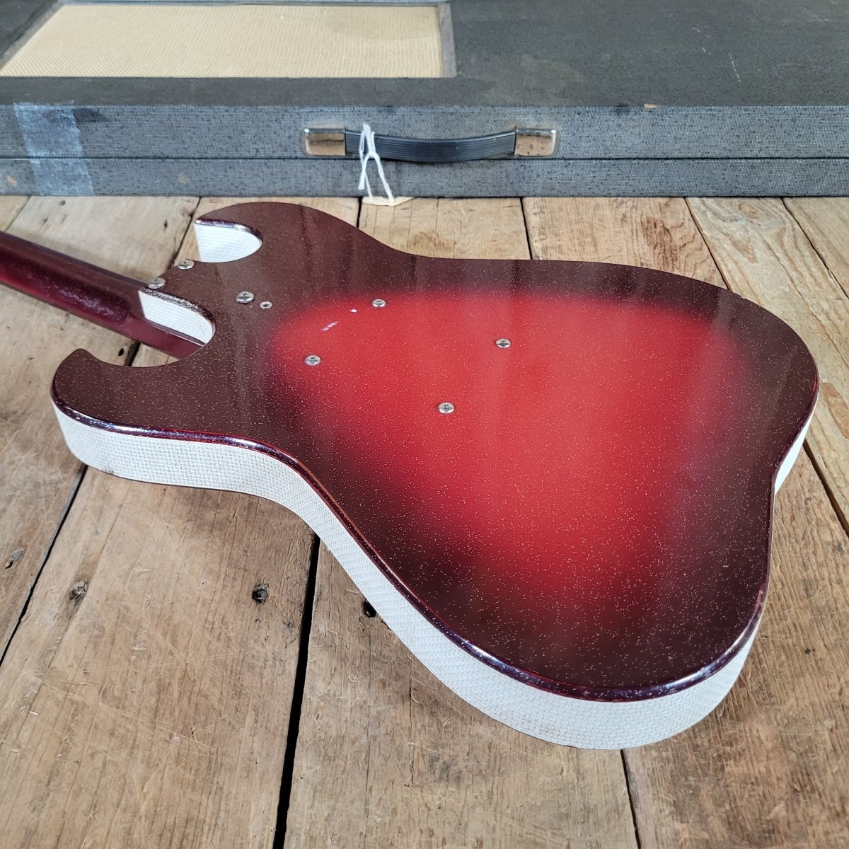 Silvertone 1964 Model 1457 With Tremolo Model Amp In Case - Mahar's Vintage Guitars