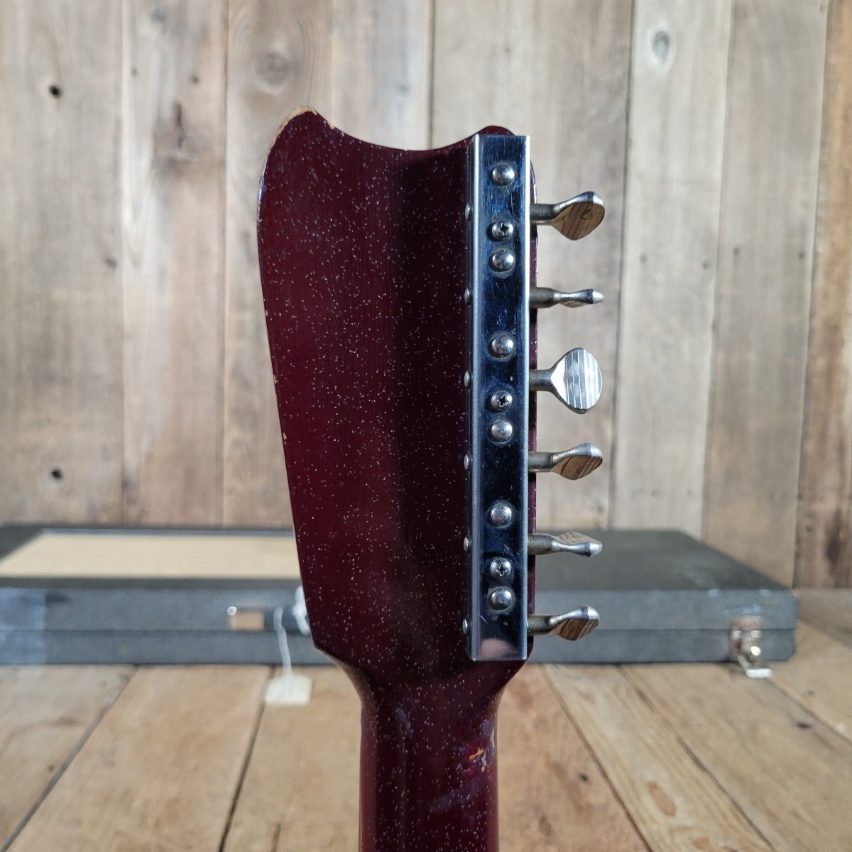 Silvertone 1964 Model 1457 With Tremolo Model Amp In Case - Mahar's Vintage Guitars
