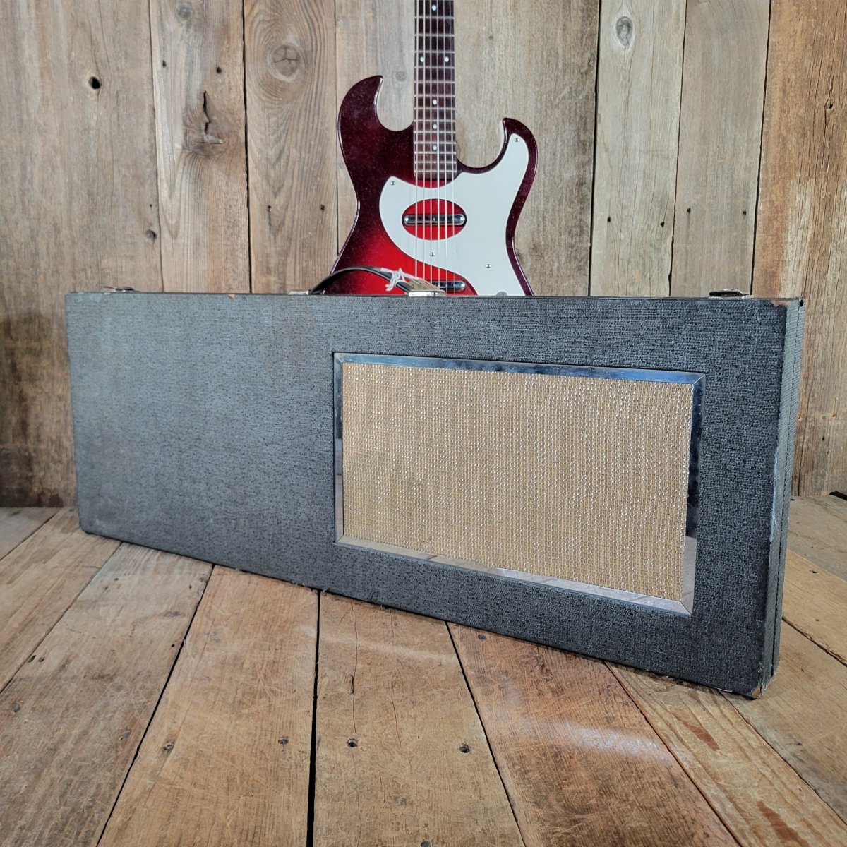 Silvertone 1964 Model 1457 With Tremolo Model Amp In Case - Mahar's Vintage Guitars