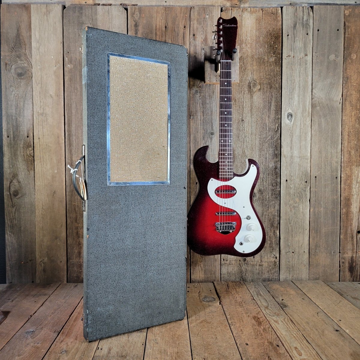 Silvertone 1964 Model 1457 With Tremolo Model Amp In Case - Mahar's Vintage Guitars