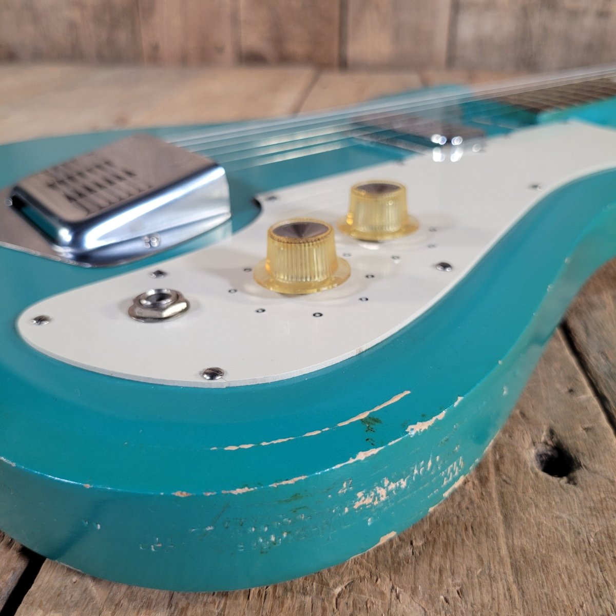 Silvertone 1965 1413L Turquoise Super Clean Perfect Neck w/ Orig Gig Bag - Mahar's Vintage Guitars