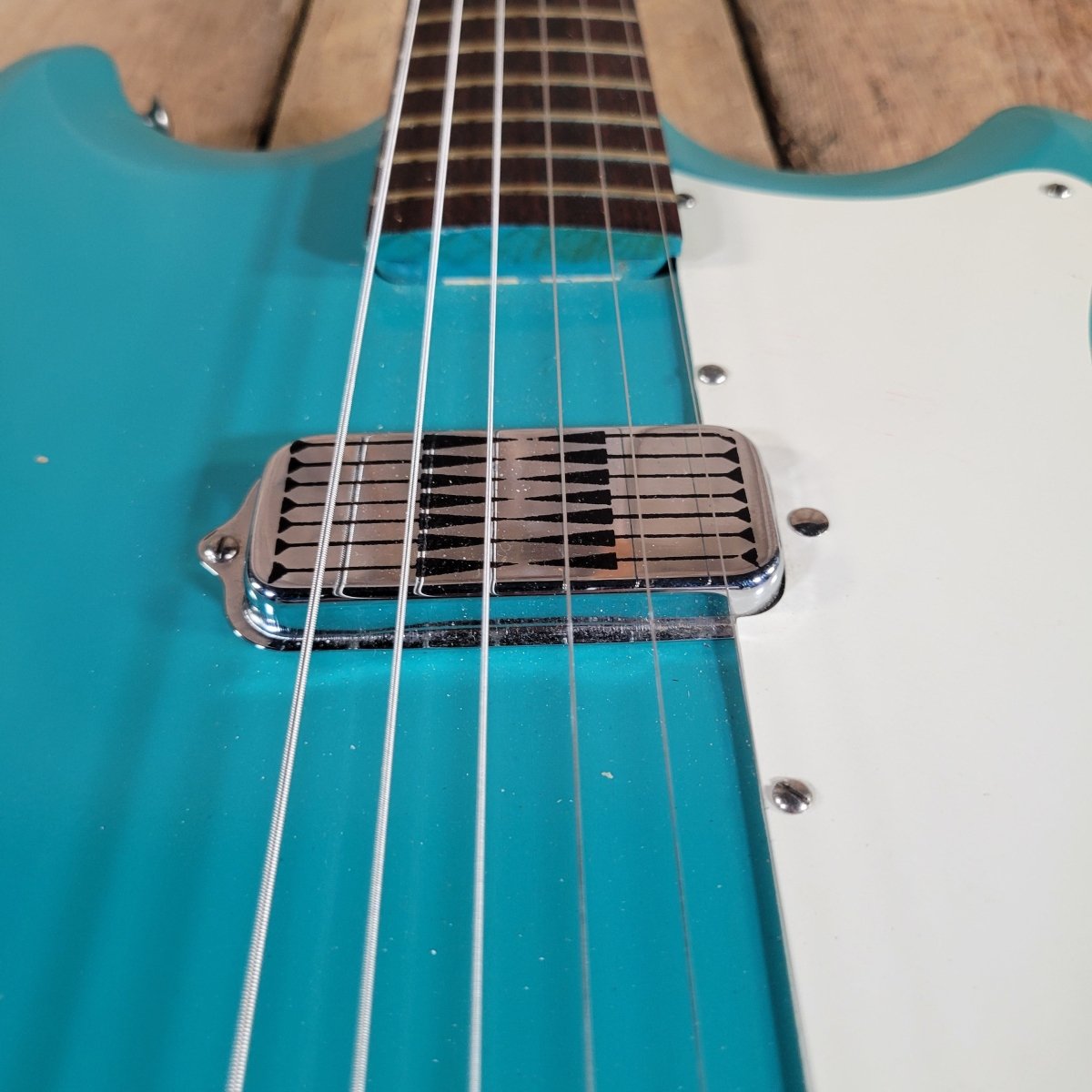 Silvertone 1965 1413L Turquoise Super Clean Perfect Neck w/ Orig Gig Bag - Mahar's Vintage Guitars