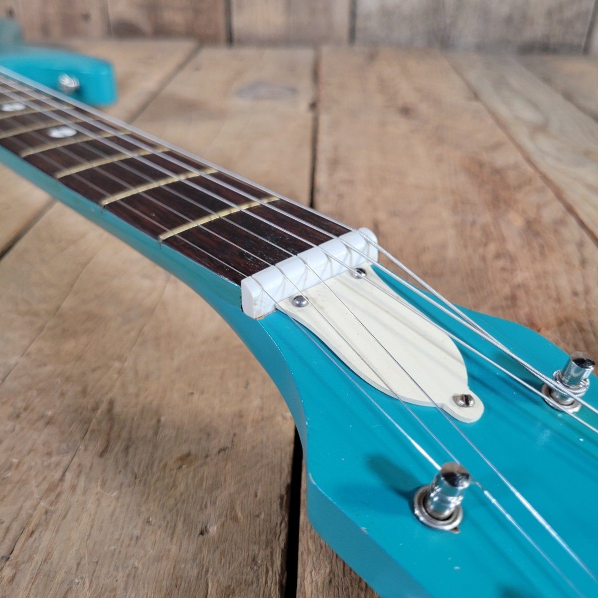 Silvertone 1965 1413L Turquoise Super Clean Perfect Neck w/ Orig Gig Bag - Mahar's Vintage Guitars
