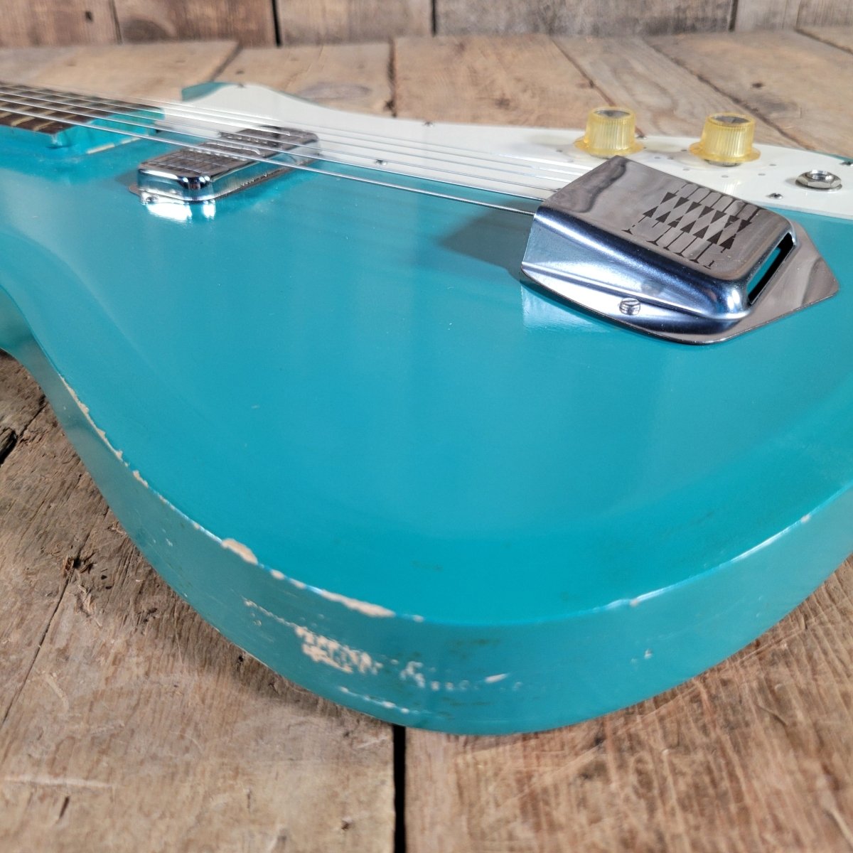 Silvertone 1965 1413L Turquoise Super Clean Perfect Neck w/ Orig Gig Bag - Mahar's Vintage Guitars