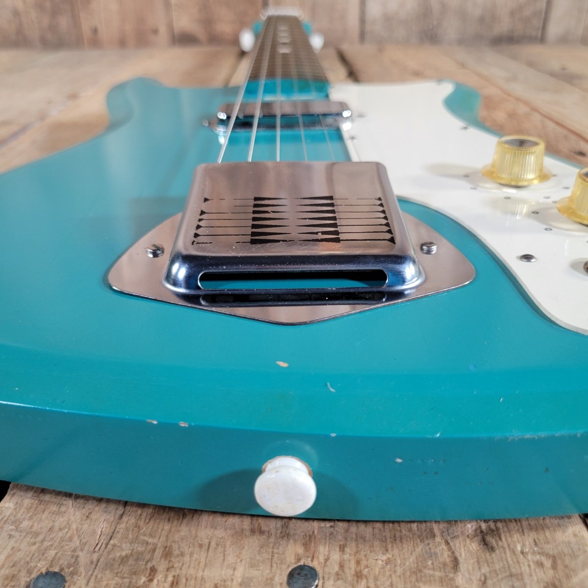 Silvertone 1965 1413L Turquoise Super Clean Perfect Neck w/ Orig Gig Bag - Mahar's Vintage Guitars