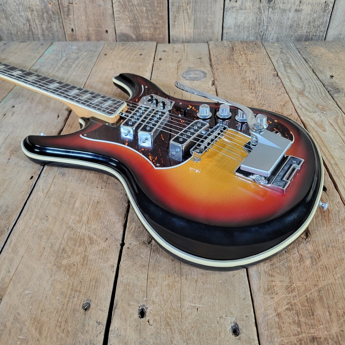 Silvertone Model 1445 Mosrite Style 1960s MIJ w/ original case - Mahar's Vintage Guitars
