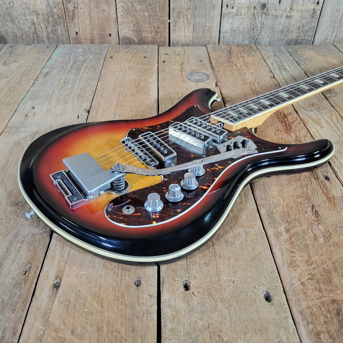 Silvertone Model 1445 Mosrite Style 1960s MIJ w/ original case - Mahar's Vintage Guitars