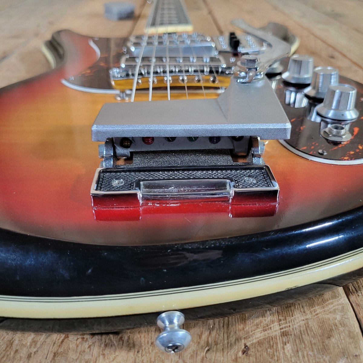Silvertone Model 1445 Mosrite Style 1960s MIJ w/ original case - Mahar's Vintage Guitars