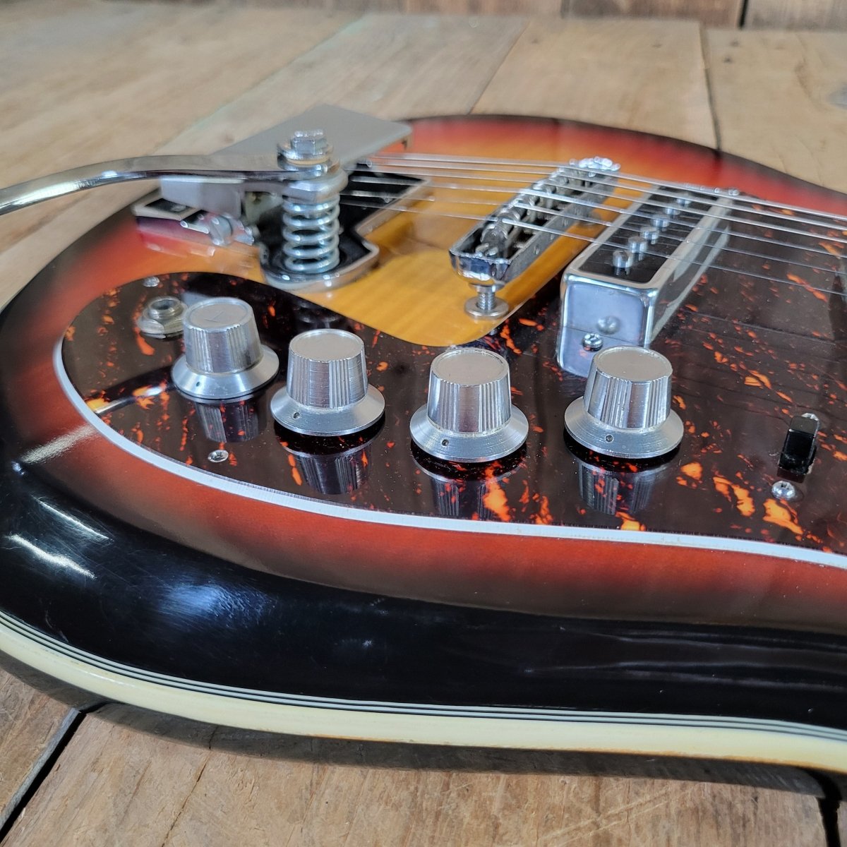 Silvertone Model 1445 Mosrite Style 1960s MIJ w/ original case - Mahar's Vintage Guitars