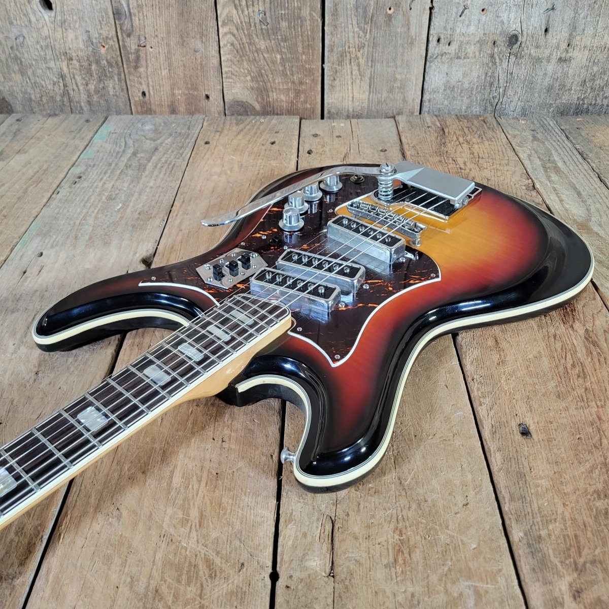 Silvertone Model 1445 Mosrite Style 1960s MIJ w/ original case - Mahar's Vintage Guitars