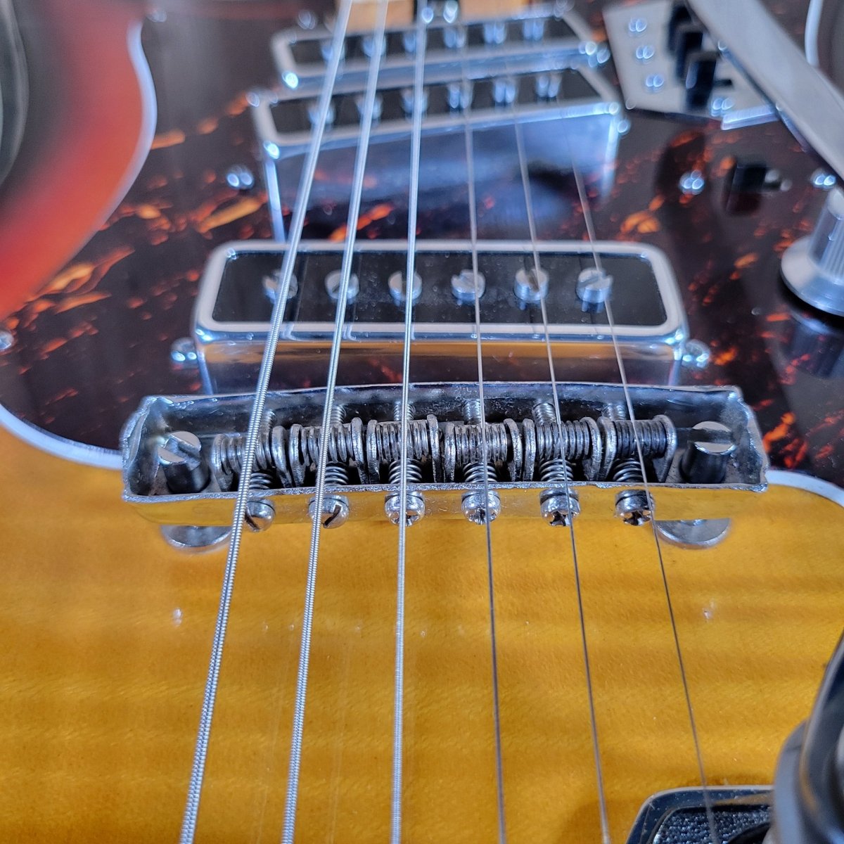 Silvertone Model 1445 Mosrite Style 1960s MIJ w/ original case - Mahar's Vintage Guitars