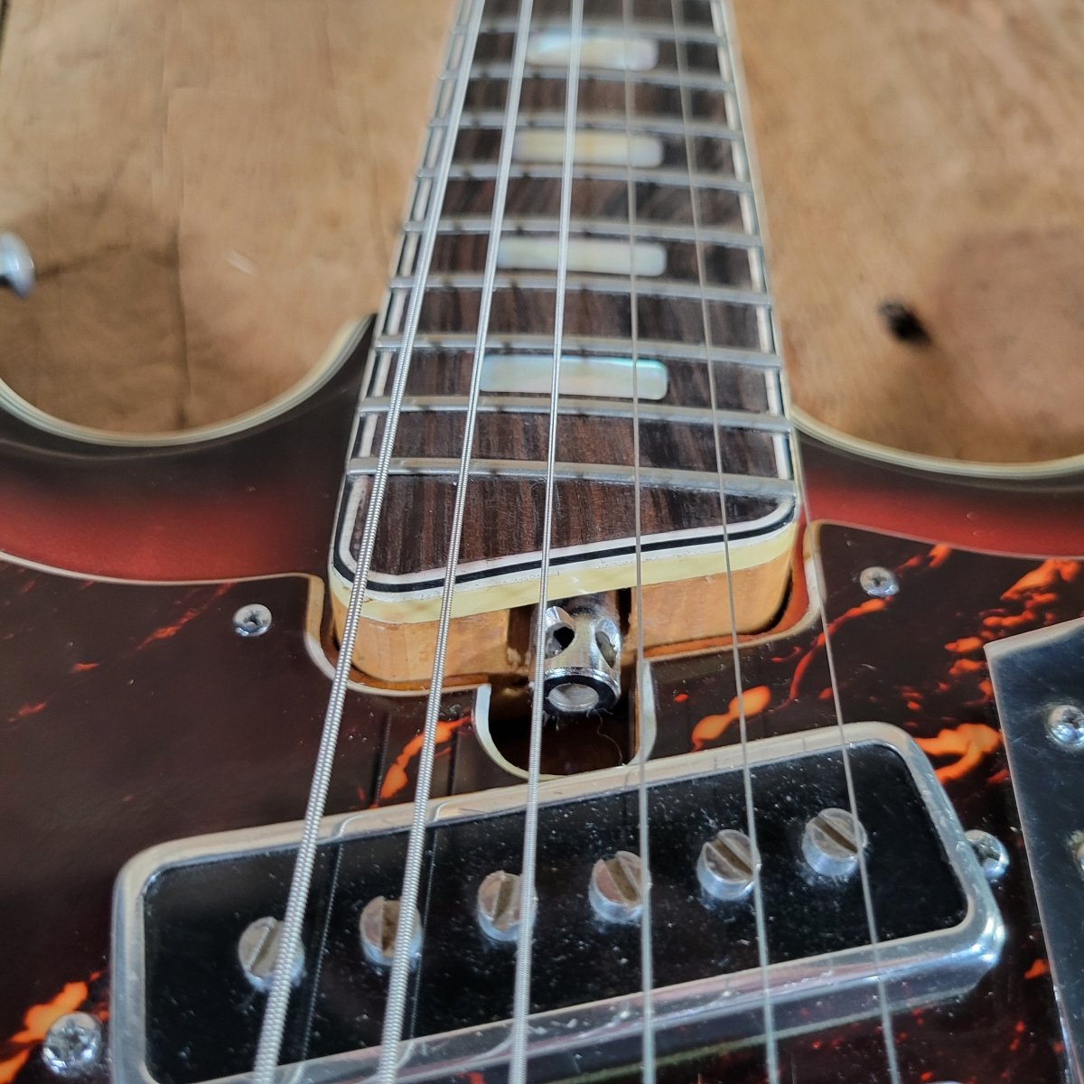 Silvertone Model 1445 Mosrite Style 1960s MIJ w/ original case - Mahar's Vintage Guitars