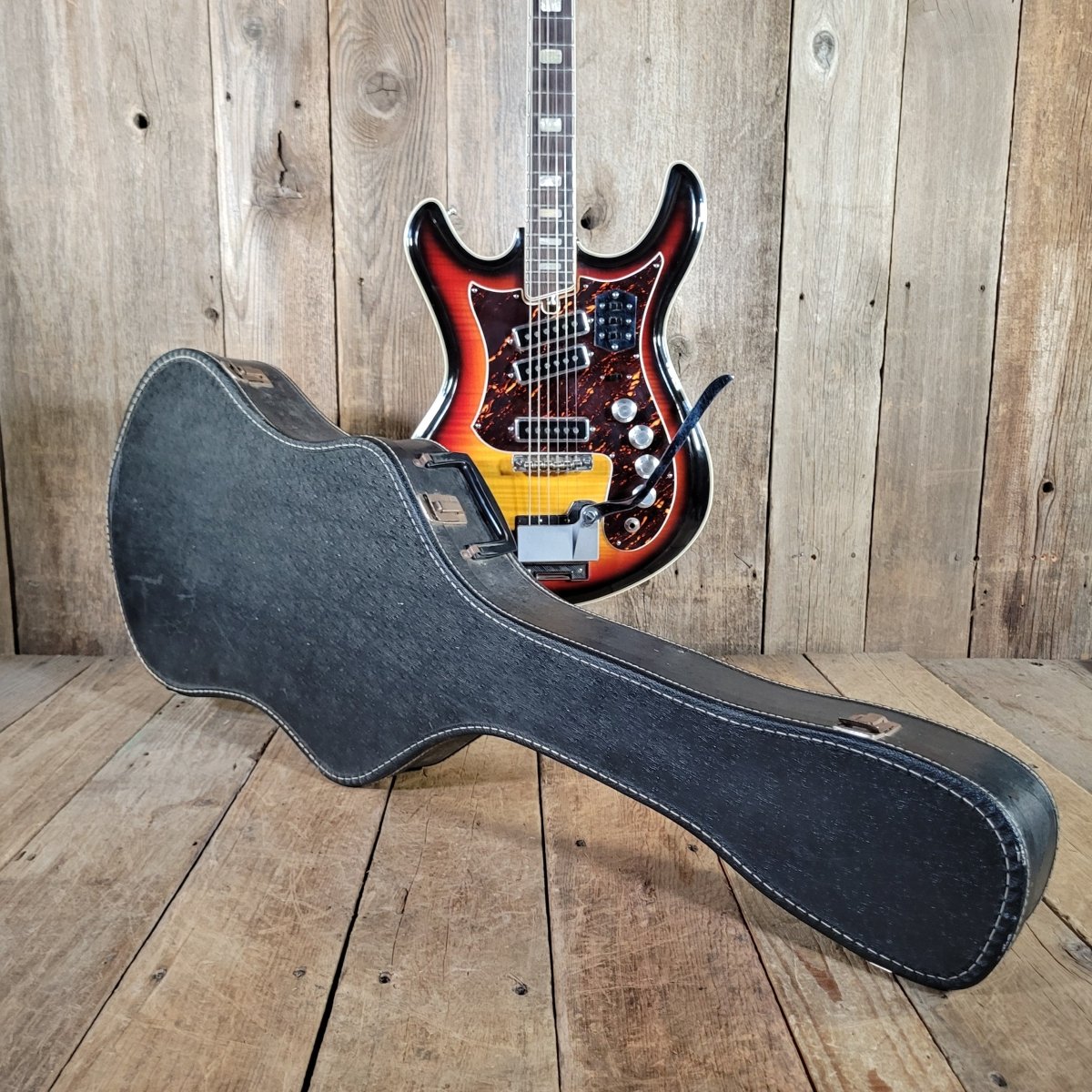 Silvertone Model 1445 Mosrite Style 1960s MIJ w/ original case - Mahar's Vintage Guitars