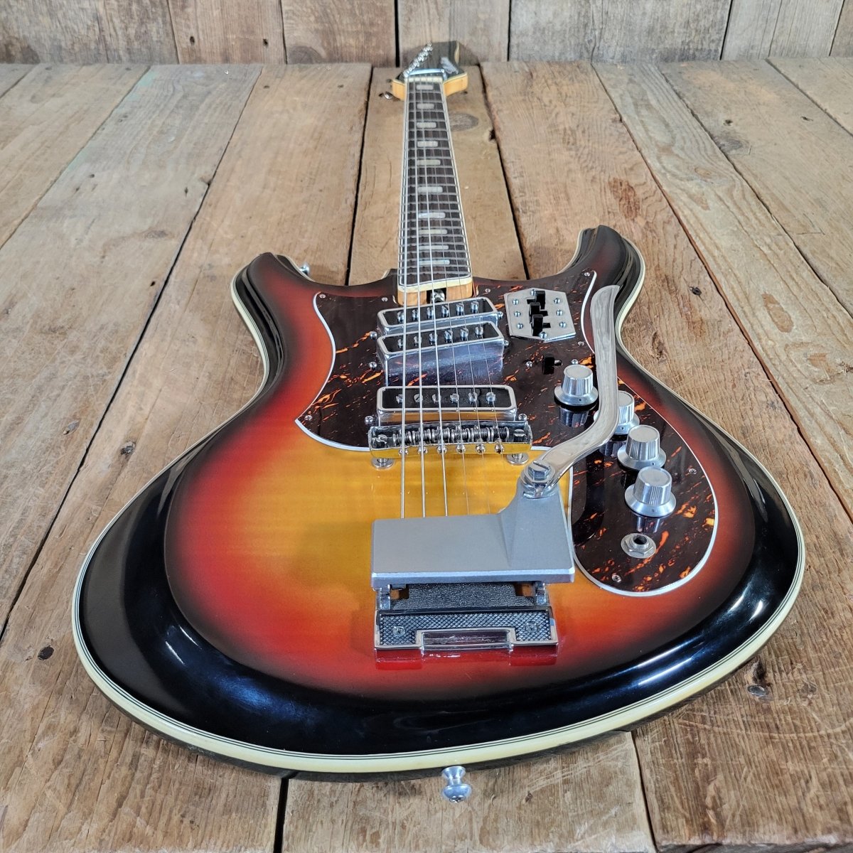 Silvertone Model 1445 Mosrite Style 1960s MIJ w/ original case - Mahar's Vintage Guitars