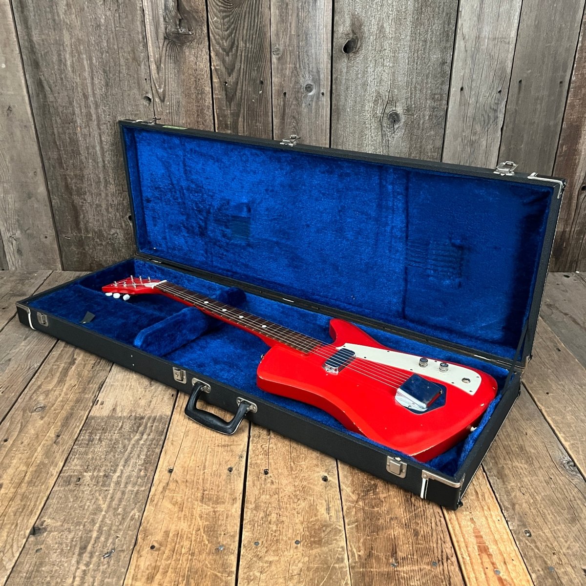 SOLD - Airline Bighorn 1965 Red Vintage Guitar - Mahar's Vintage Guitars