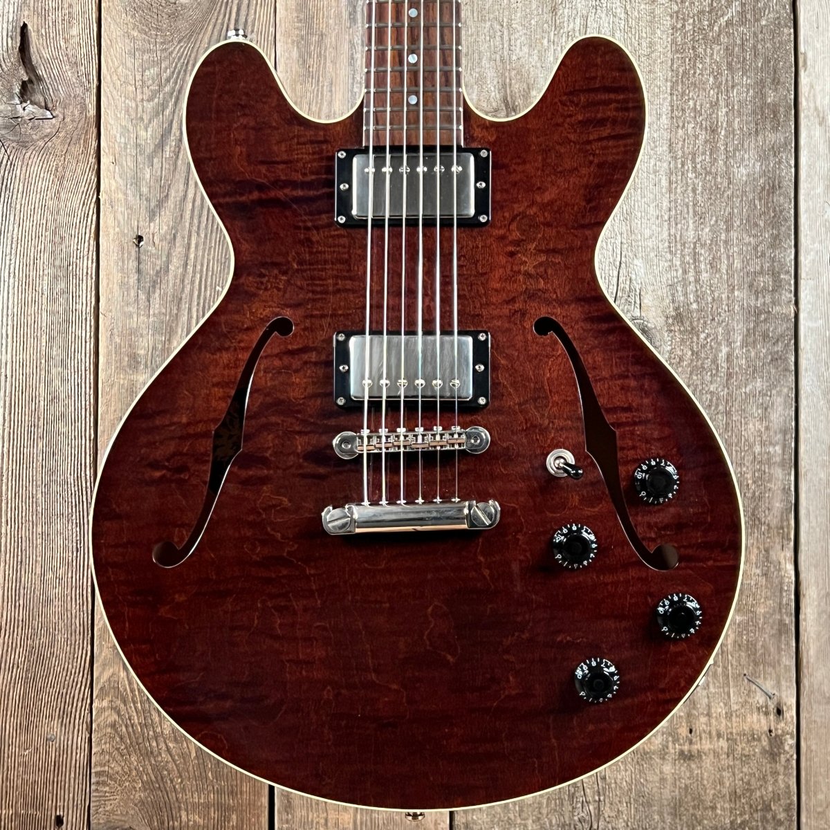 SOLD - Collings I 35LC 2015 Walnut - Mahar's Vintage Guitars