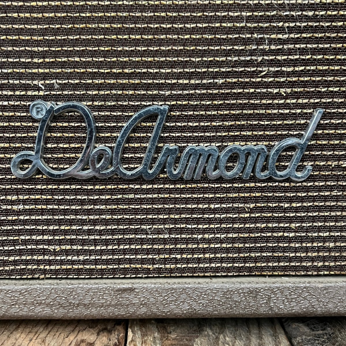 SOLD - DeArmond R25T 2x10" Amplifier 1960 Brown - Mahar's Vintage Guitars