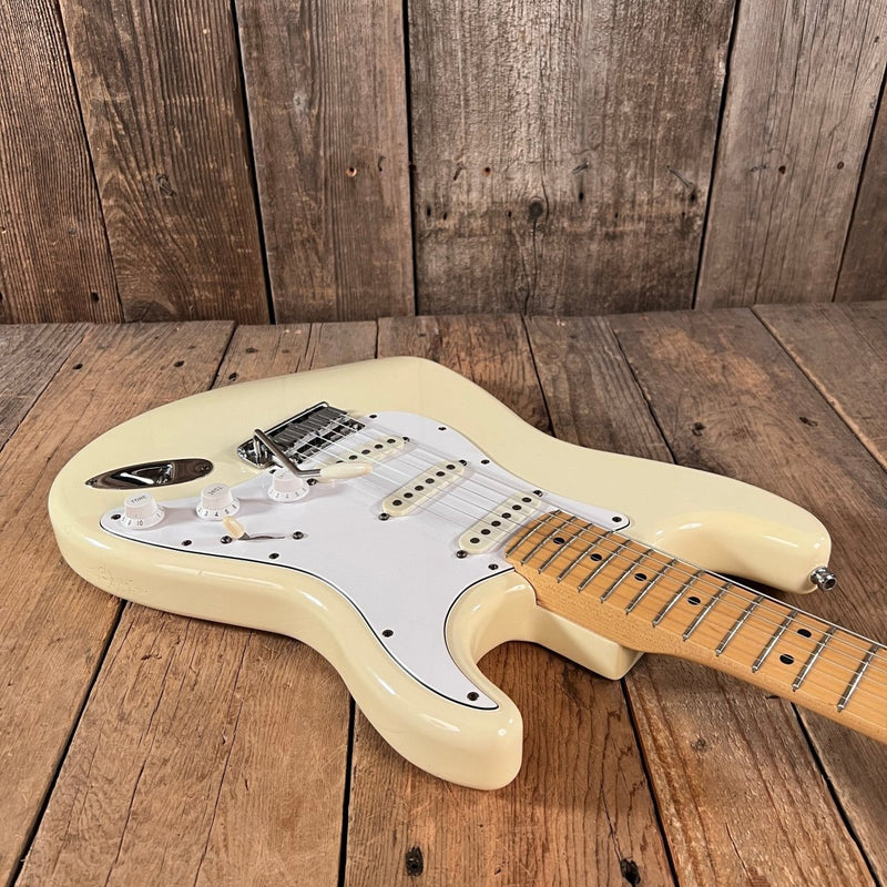 SOLD - Fender American Standard Stratocaster 1988 Olympic White - Mahar's Vintage Guitars