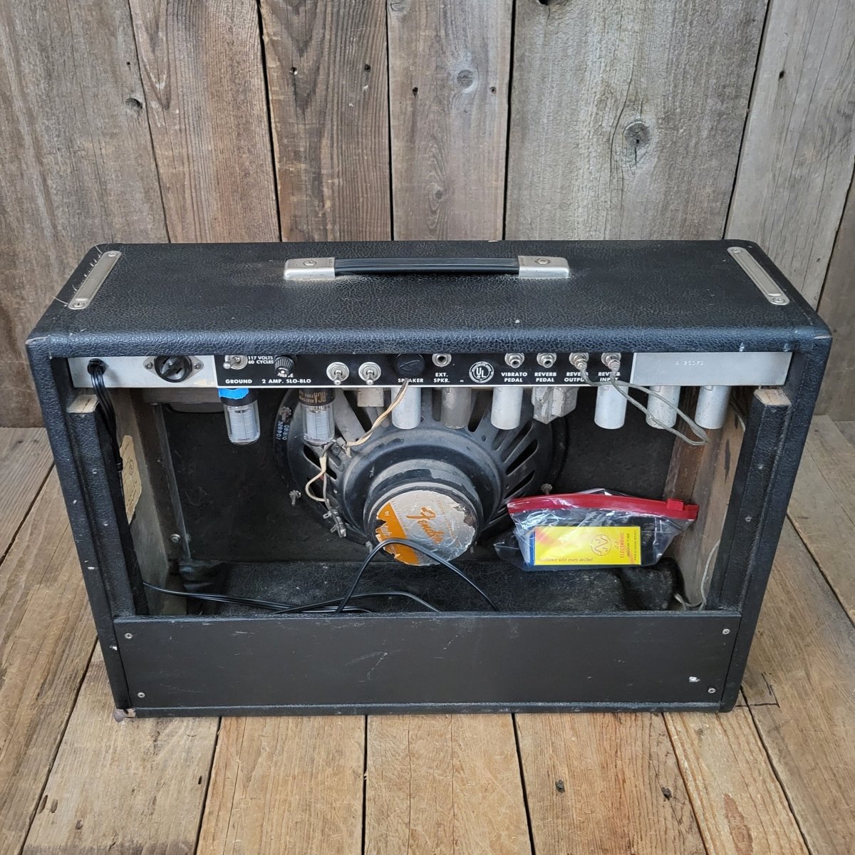 SOLD - Fender Deluxe Reverb AB763 1969 Silver Panel Drip Edge