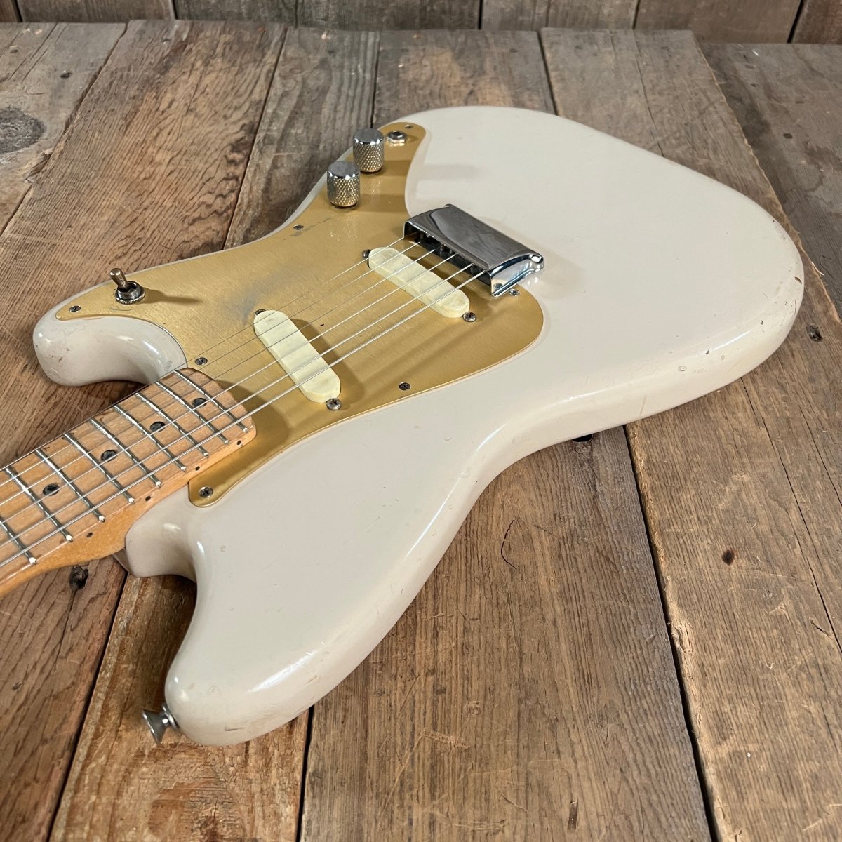 SOLD - Fender Duo Sonic 1958 Desert Sand – Mahar's Vintage Guitars