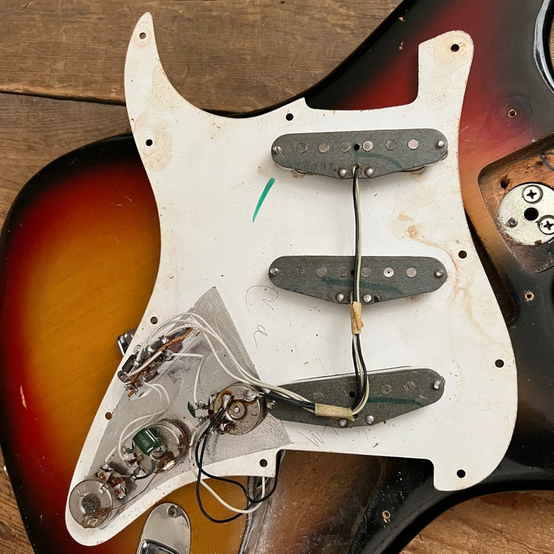 SOLD - Fender Stratocaster 1974 Sunburst - Mahar's Vintage Guitars