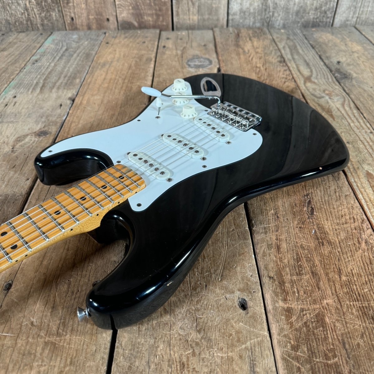 SOLD - Fender Stratocaster AVRI 57 Reissue 1986 Black – Mahar's