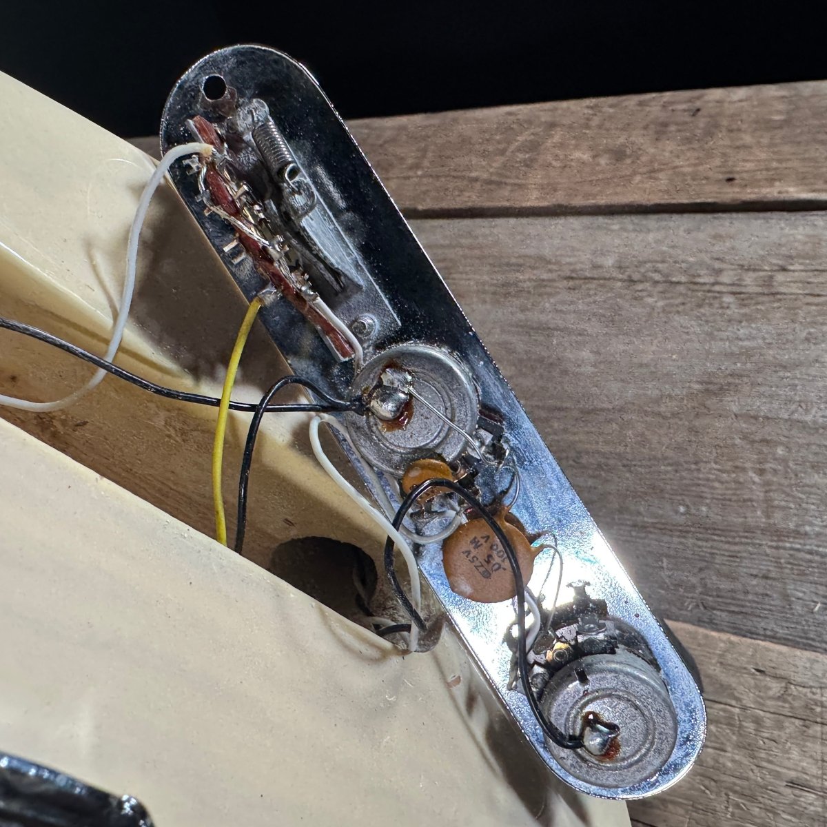 SOLD - Fender Telecaster 1975 White Blonde - Mahar's Vintage Guitars