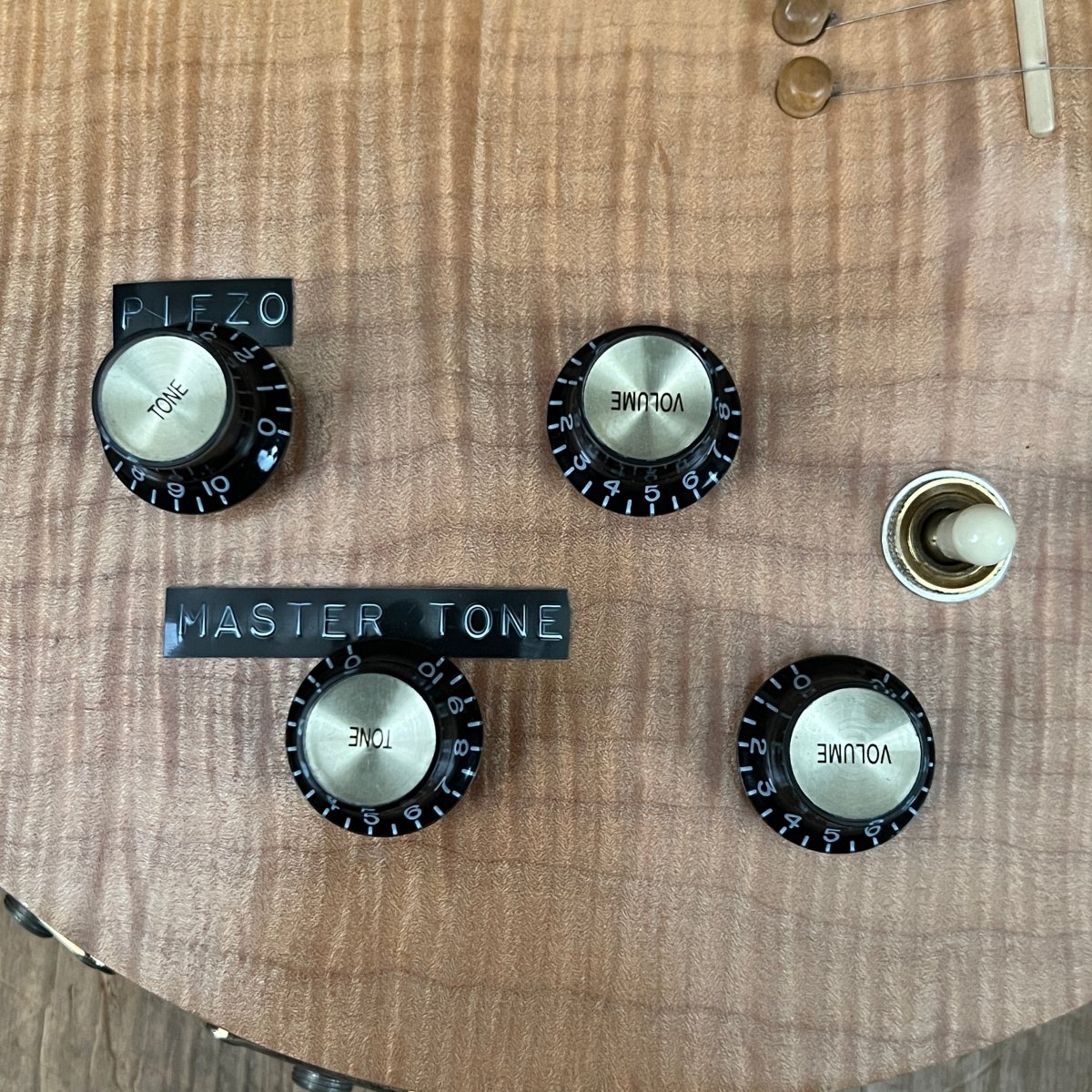 SOLD - Gibson Custom Shop Prototype Roadworn Les Paul Acoustic 2006 Natural Flame - Mahar's Vintage Guitars