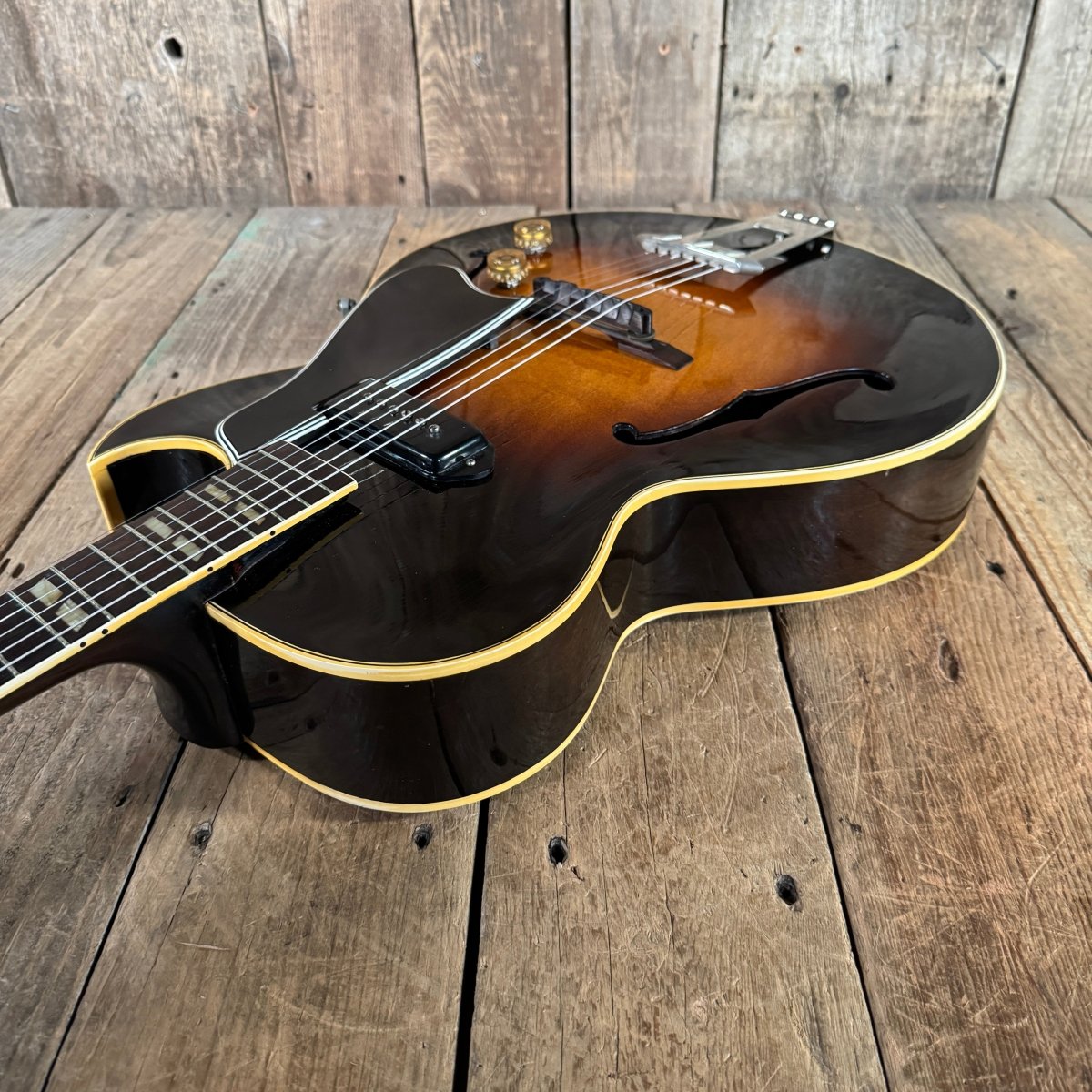 SOLD - Gibson ES - 175 1953 Sunburst - Mahar's Vintage Guitars