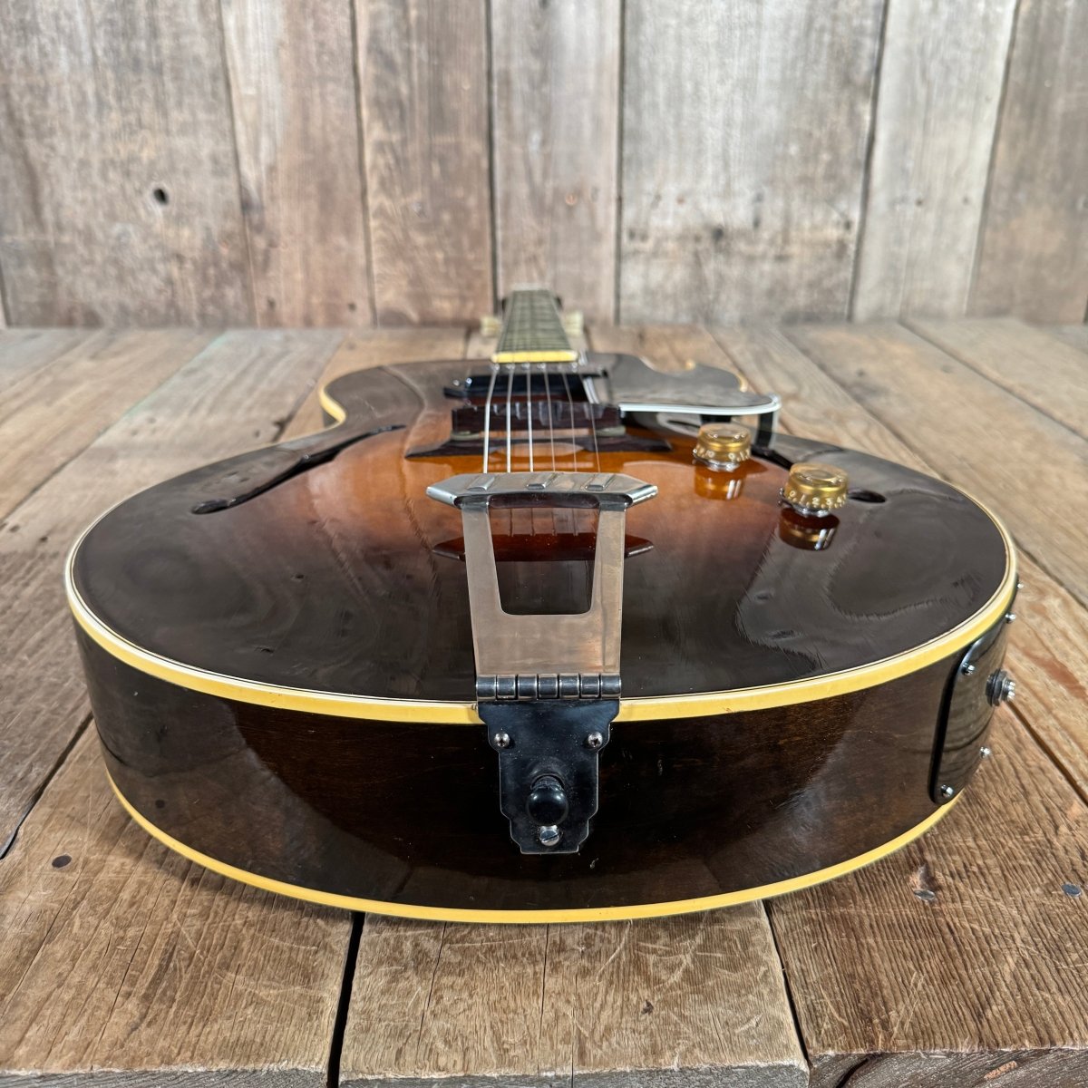 SOLD - Gibson ES - 175 1953 Sunburst - Mahar's Vintage Guitars