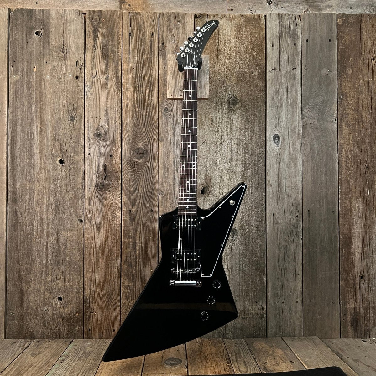 SOLD - Gibson Explorer 2009 Black – Mahar's Vintage Guitars