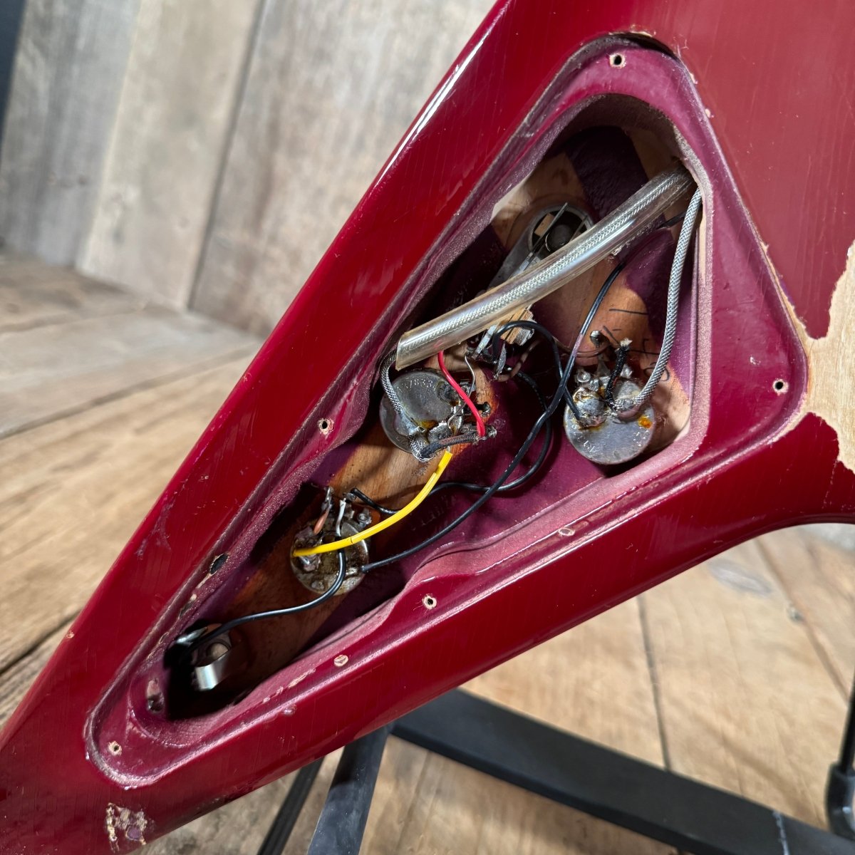 SOLD - Gibson Flying V Pink Burst 1984 Dirty Fingers pickups - Mahar's Vintage Guitars