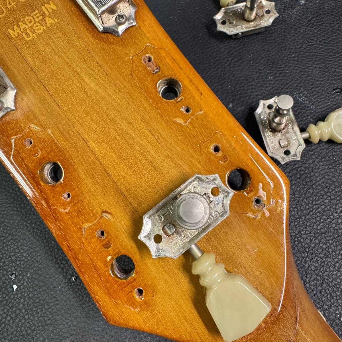 SOLD - Gibson Les Paul Deluxe 1973 Goldtop Player's Grade - Mahar's Vintage Guitars