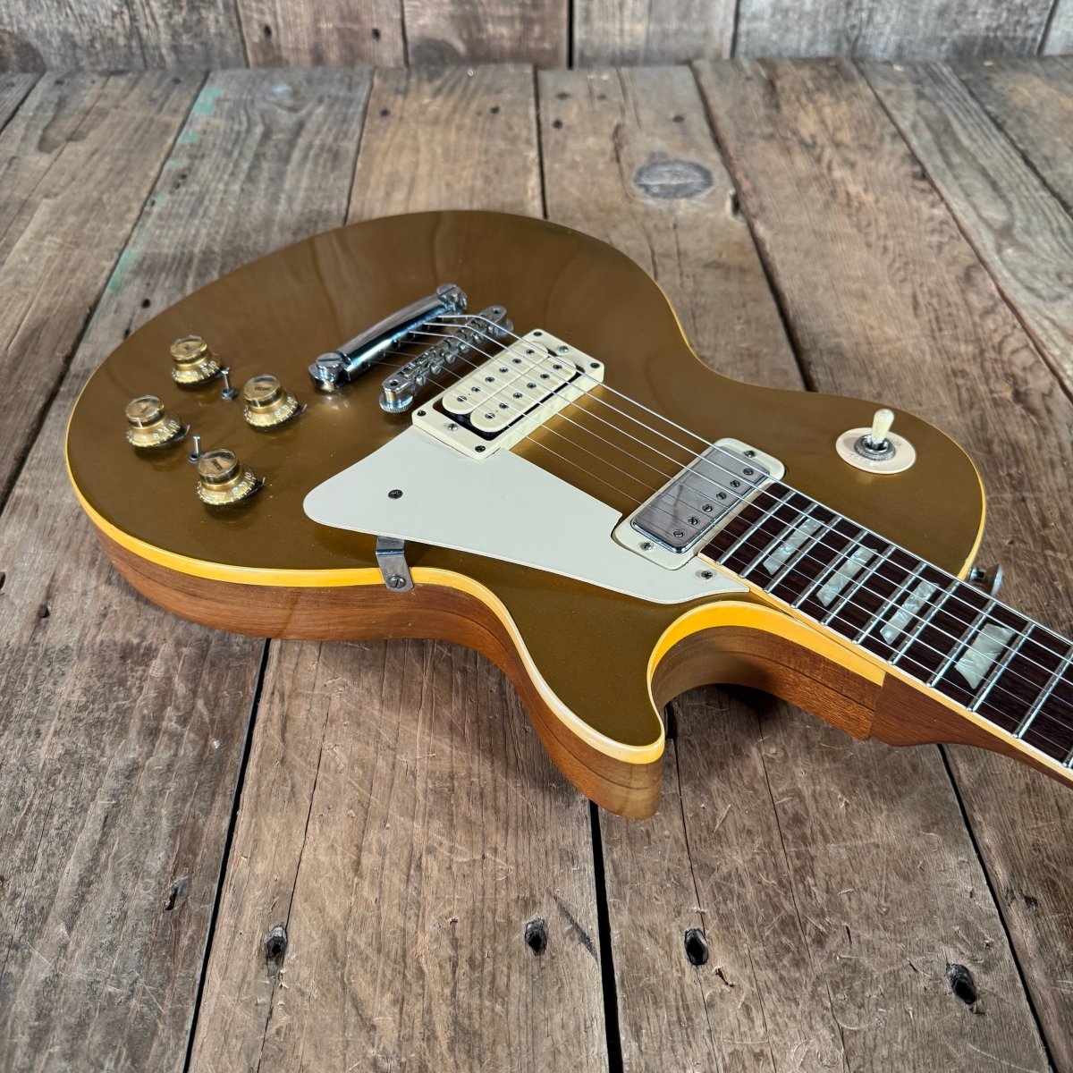 SOLD - Gibson Les Paul Deluxe 1973 Goldtop Player's Grade - Mahar's Vintage Guitars