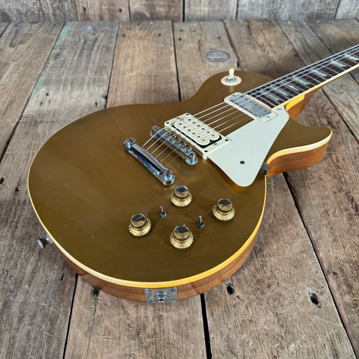 SOLD - Gibson Les Paul Deluxe 1973 Goldtop Player's Grade - Mahar's Vintage Guitars