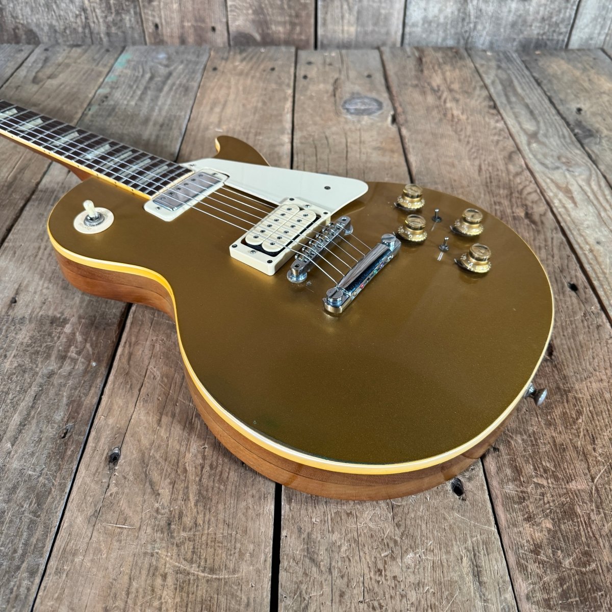 SOLD - Gibson Les Paul Deluxe 1973 Goldtop Player's Grade - Mahar's Vintage Guitars
