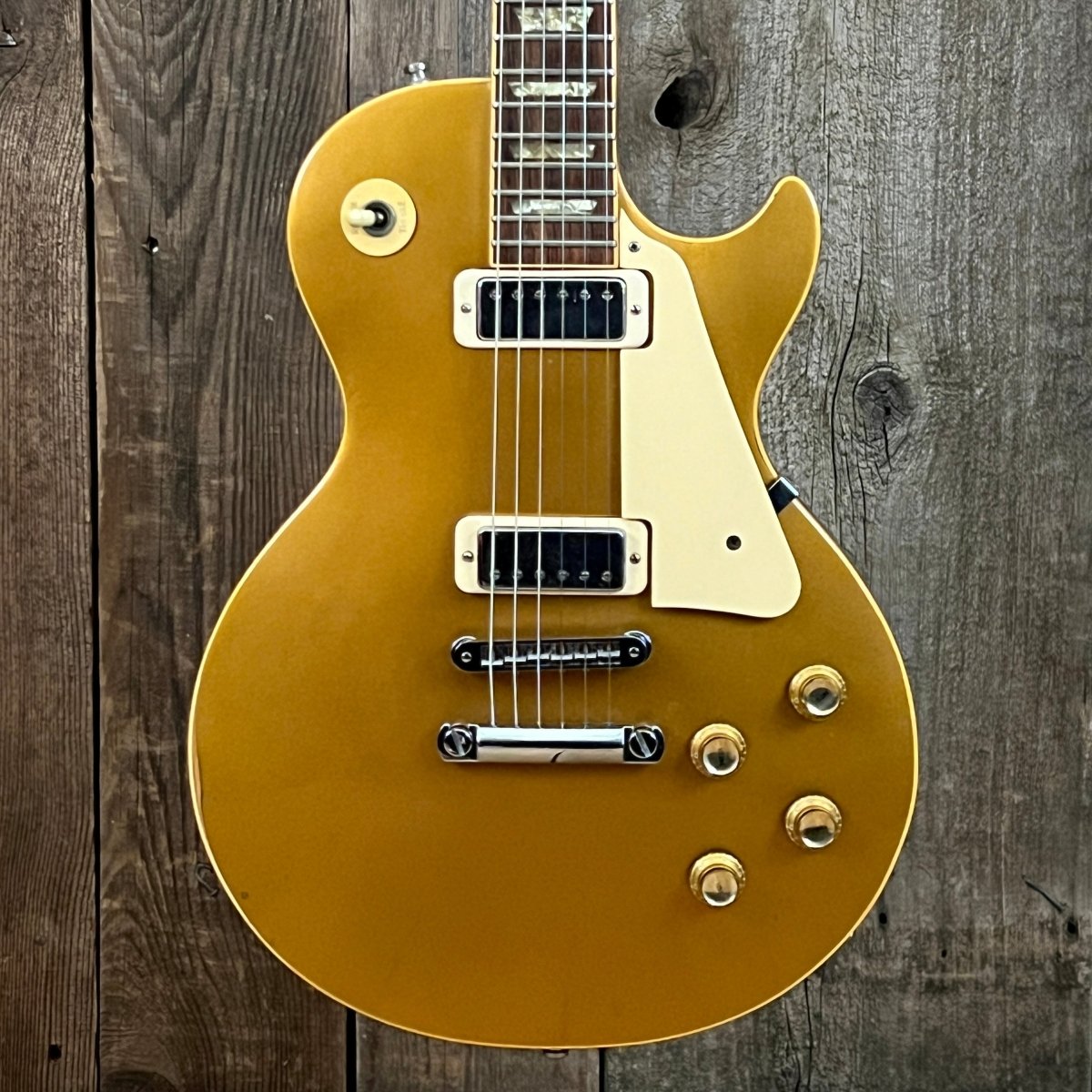 SOLD - Gibson Les Paul Deluxe Gold Top 1975 - Mahar's Vintage Guitars