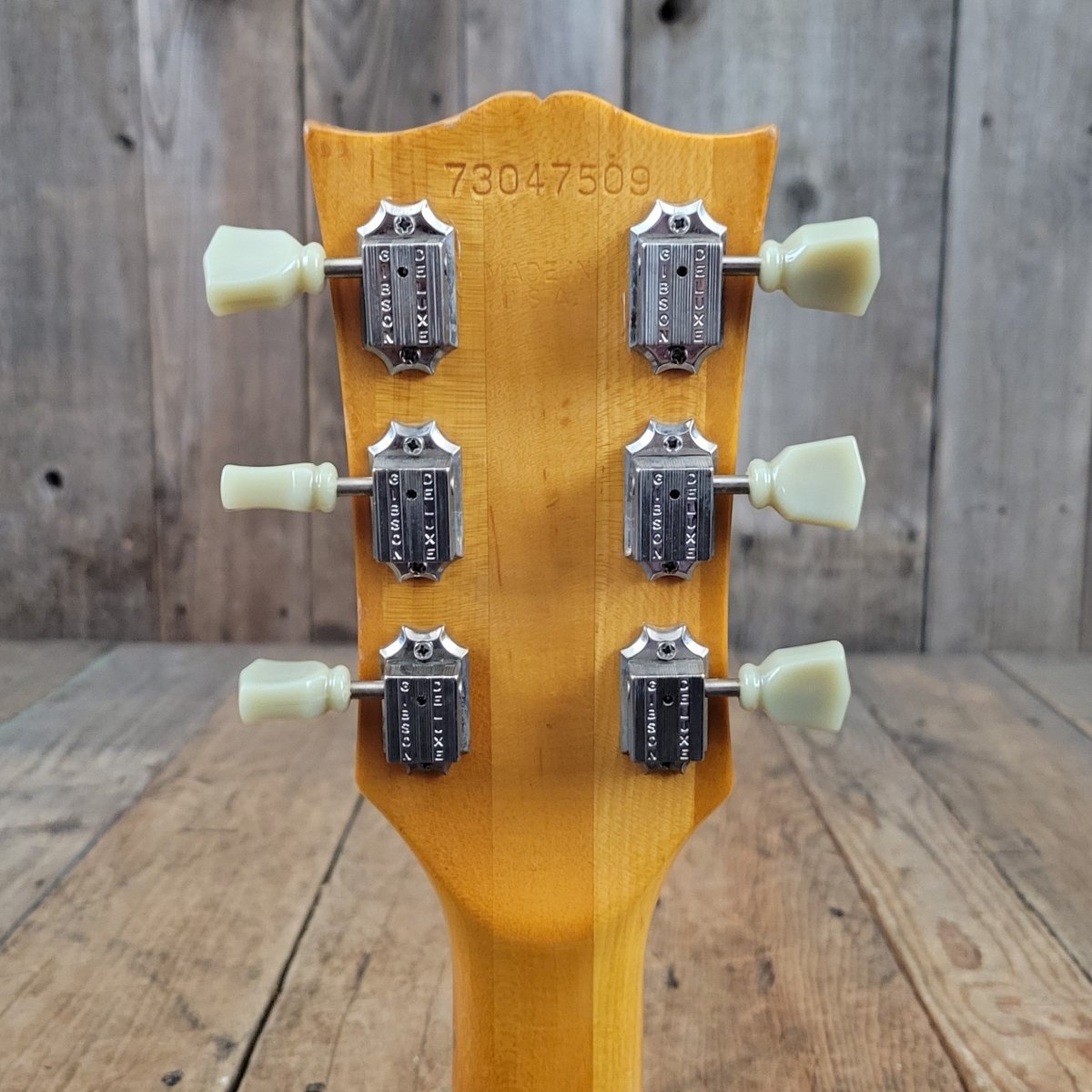 SOLD - Gibson Les Paul Deluxe Gold Top - 1977 - Mahar's Vintage Guitars