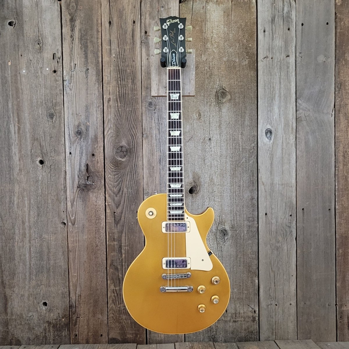 SOLD - Gibson Les Paul Deluxe Gold Top - 1977 - Mahar's Vintage Guitars