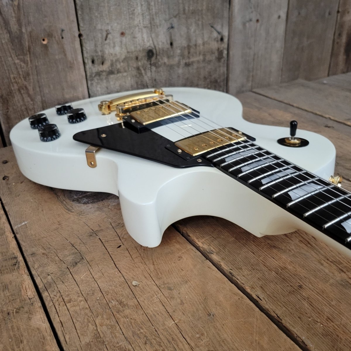 Sold - Gibson Les Paul Studio Alpine White - 2010 - Mahar's Vintage Guitars