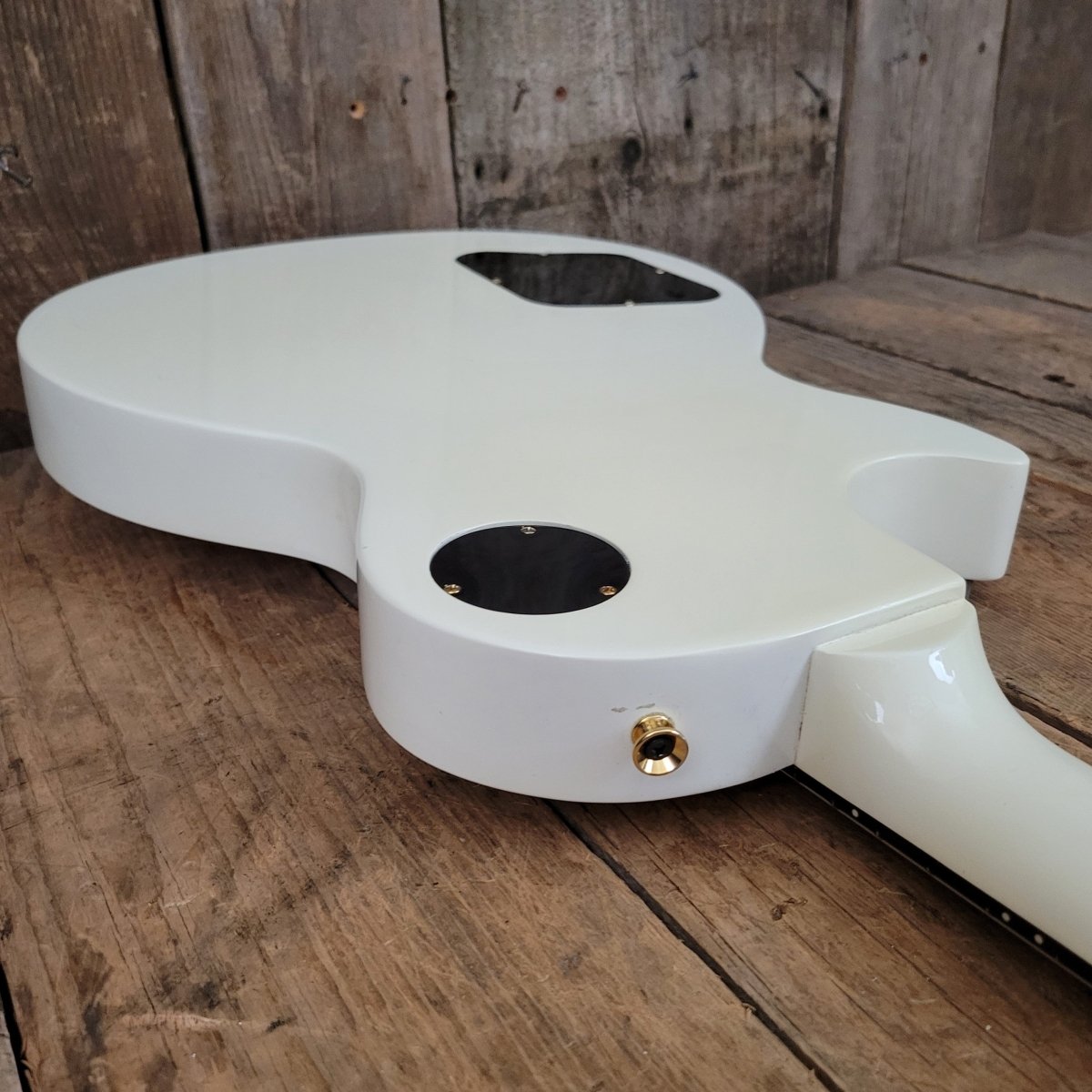 Sold - Gibson Les Paul Studio Alpine White - 2010 - Mahar's Vintage Guitars