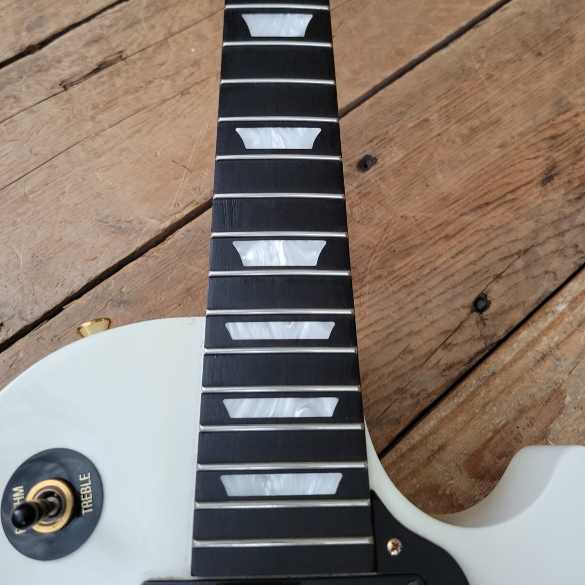 Sold - Gibson Les Paul Studio Alpine White - 2010 - Mahar's Vintage Guitars