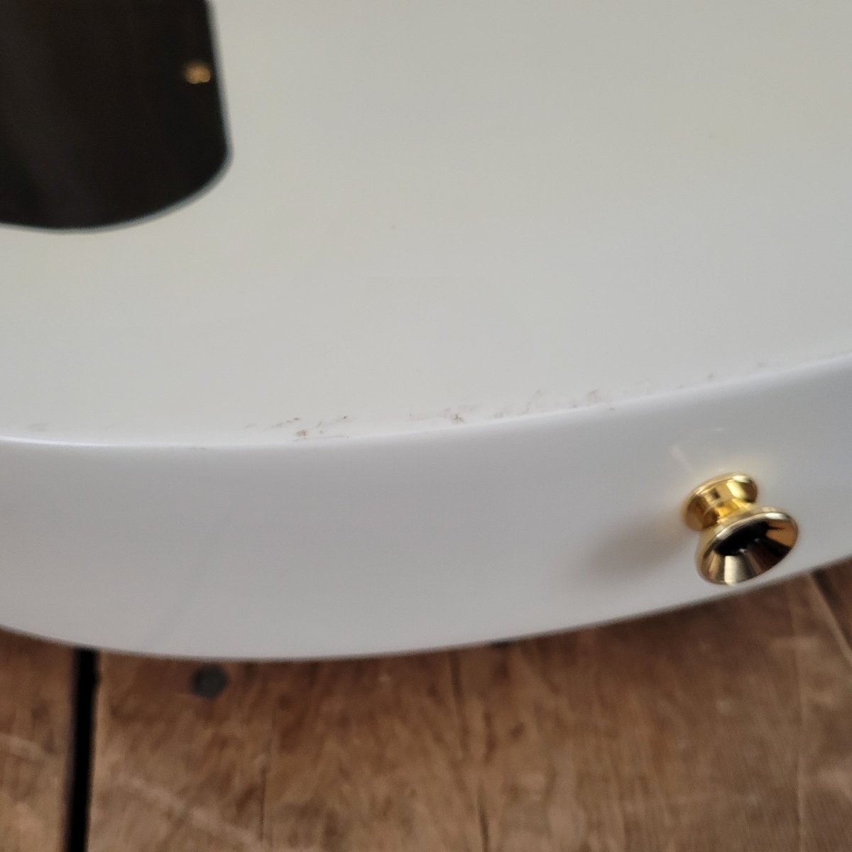 Sold - Gibson Les Paul Studio Alpine White - 2010 - Mahar's Vintage Guitars