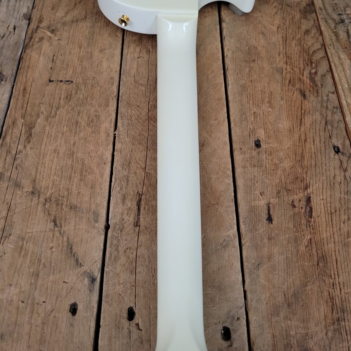 Sold - Gibson Les Paul Studio Alpine White - 2010 - Mahar's Vintage Guitars