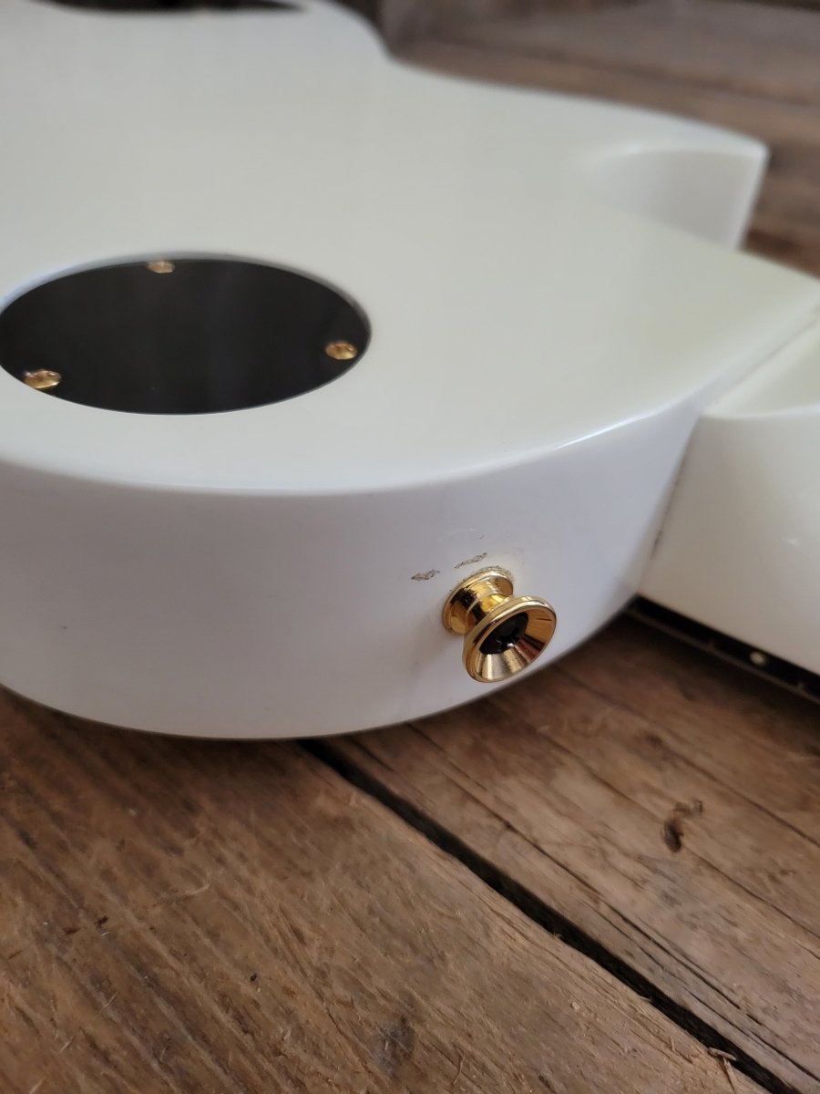 Sold - Gibson Les Paul Studio Alpine White - 2010 - Mahar's Vintage Guitars