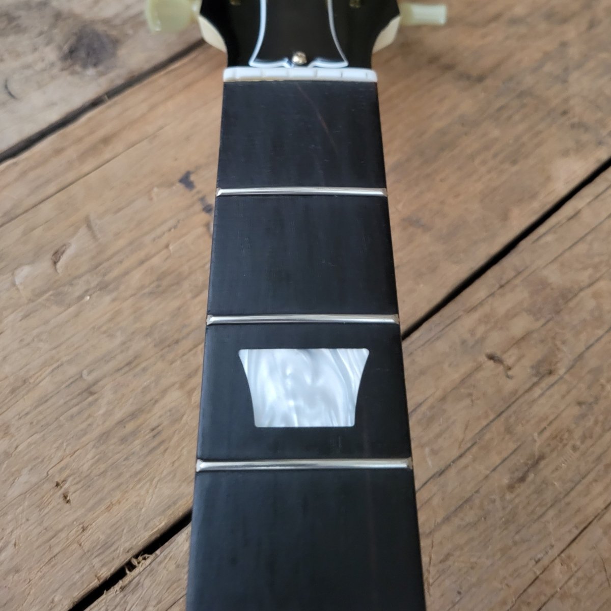 Sold - Gibson Les Paul Studio Alpine White - 2010 - Mahar's Vintage Guitars